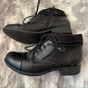 Earth Rexford Black Leather Ankle Booties Size 8 B